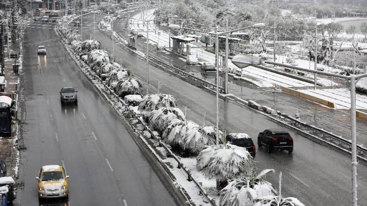 Απαγόρευση της κίνησης φορτηγών στην Αττική Οδό. Αποκαταστάθηκε η κυκλοφορία στη λεωφόρο Αθηνών