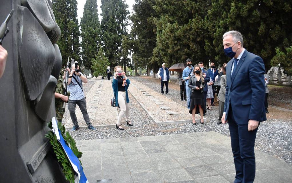 Καλαφάτης: “Περήφανοι οι Έλληνες που συμβάλαμε αποφασιστικά στη νίκη κατά του ναζισμού και του φασισμού” (pics)