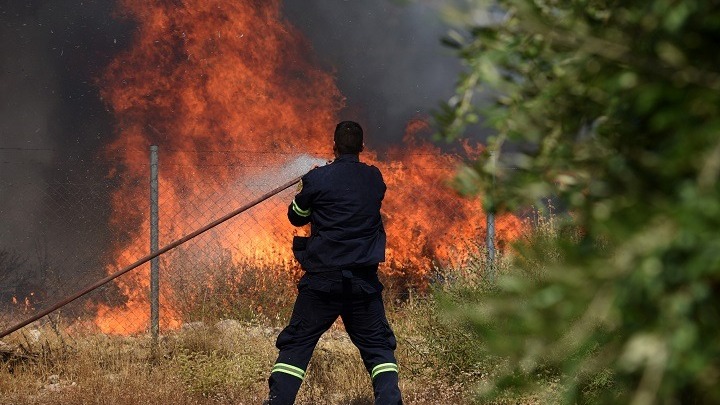 Αιτωλοακαρνανία: Καλύτερη εικόνα παρουσιάζει η φωτιά στην περιοχή Θυρίου