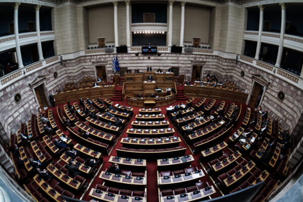 Οι ομιλίες Σενετάκη - Μαντά για το νομοσχέδιο για τις στρατηγικές επενδύσεις