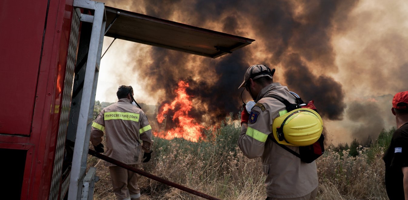 Φωτιά στην Φωκίδα: Εκκενώνονται η Ελαία και η Καλλιθέα