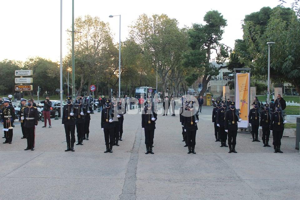 Χρόνια πολλά Θεσσαλονίκη! Έγινε η έπαρση της σημαίας στον Λευκό Πύργο υπό την παρουσία της ΠτΔ (vids)