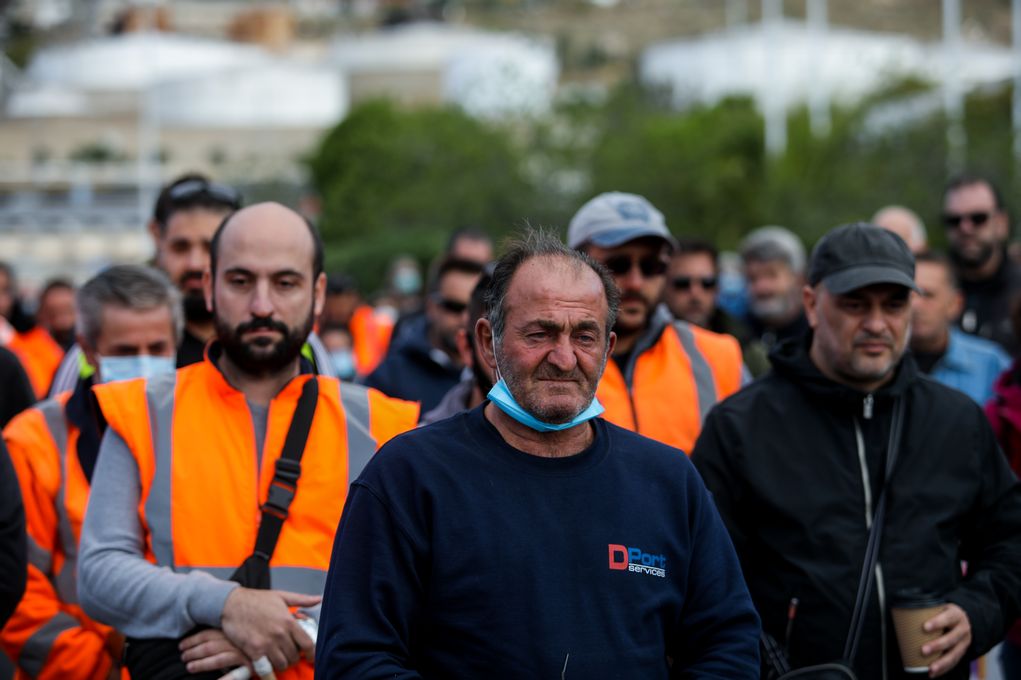 Τα… «άκουσε» ο βουλευτής του ΣΥΡΙΖΑ, Αλεξιάδης από τους εργαζόμενους στο λιμάνι του Πειραιά(vid)