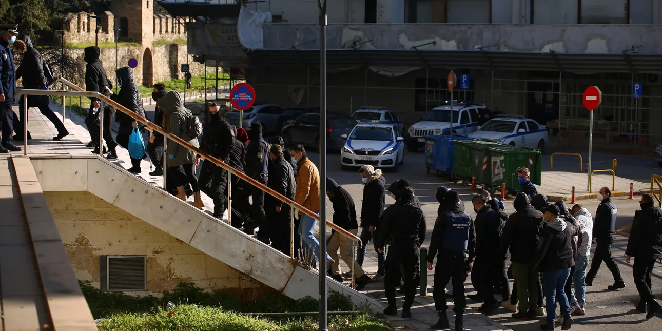 Θεσσαλονίκη: Στα δικαστήρια οι 27 συλληφθέντες για τα επεισόδια της πορείας διαμαρτυρίας για το Βιολογικό