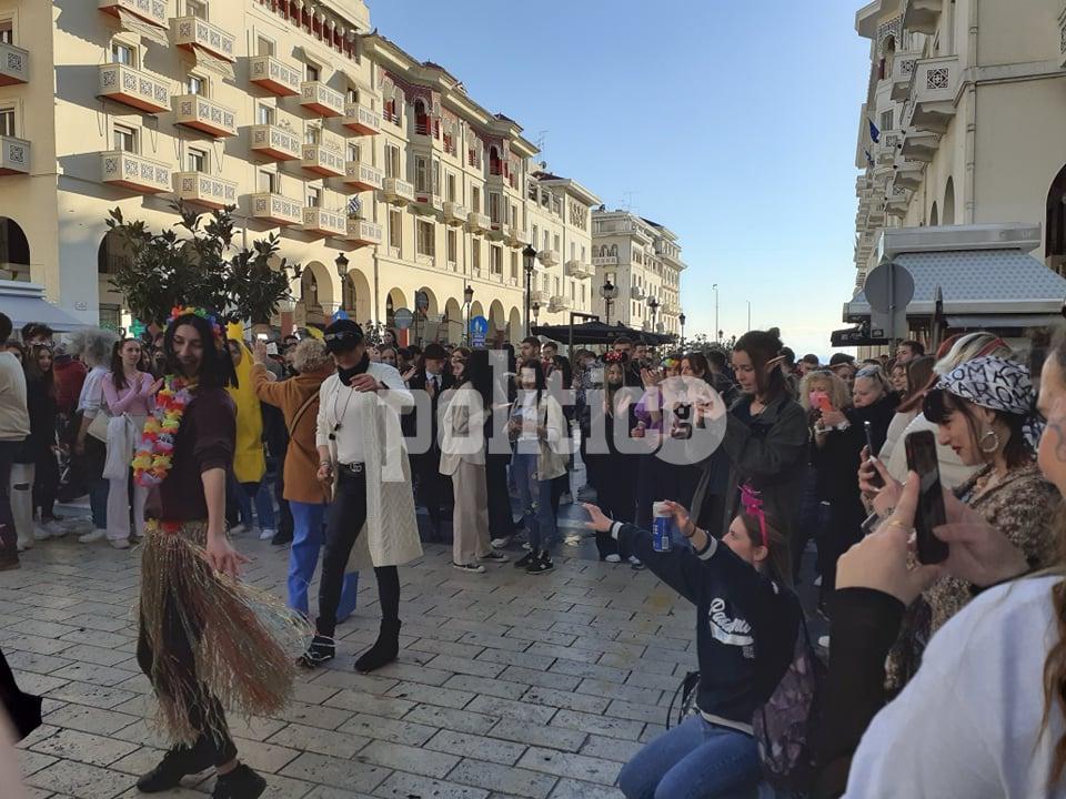 Ξέκινησε το γλέντι της Τσικνοπέμπτης στο κέντρο της Θεσσαλονίκης