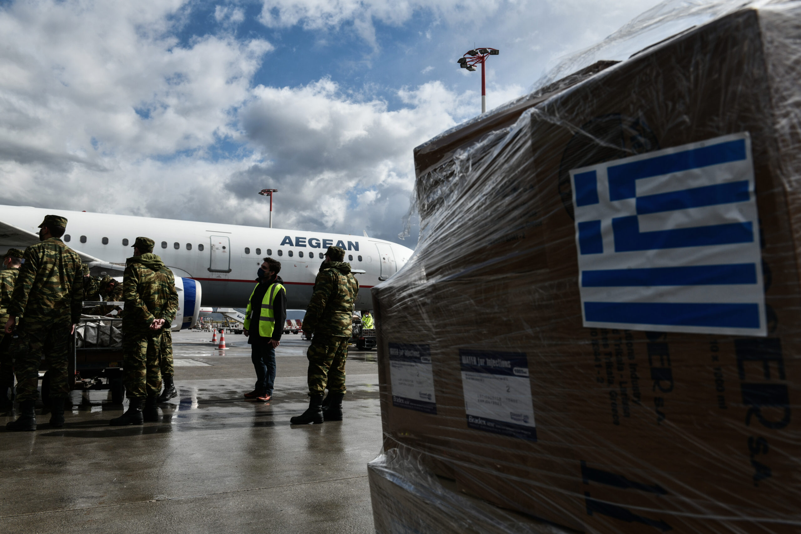 Συμβολή Ελλάδας: Αναχώρησαν δύο πτήσεις με ανθρωπιστική βοήθεια προς Ουκρανία (ΦΩΤΟ)