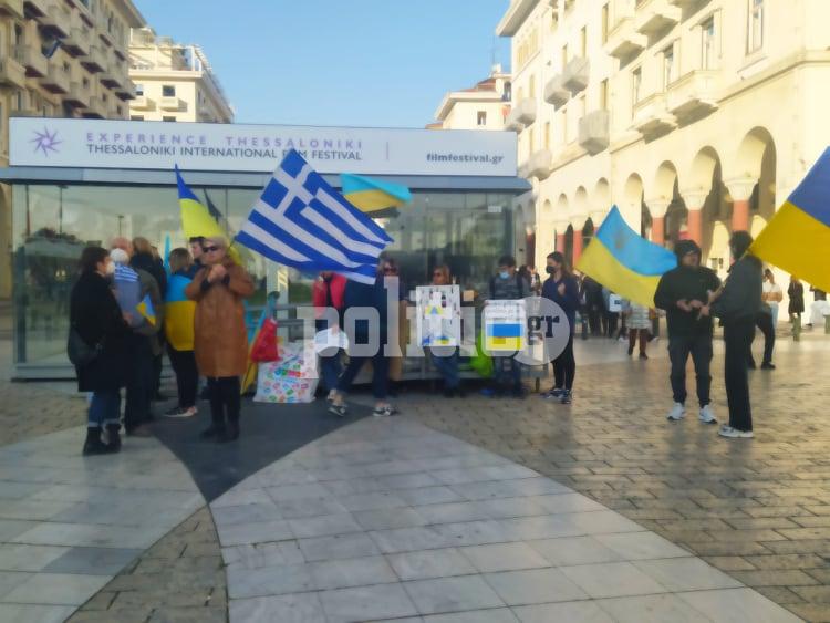 Θεσσαλονίκη: Nέα αντιπολεμική συγκέντρωση Ουκρανών στην πλατεία Αριστοτέλους