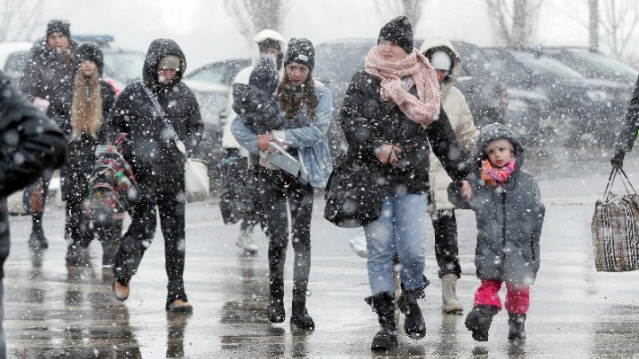 ΟΗΕ: Τουλάχιστον 2,8 εκατ. οι πρόσφυγες μετά τη ρωσική εισβολή στην Ουκρανία (vid)