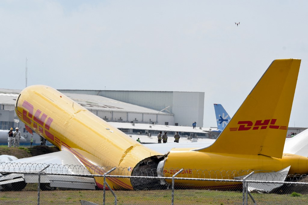 Κόστα Ρίκα: Αεροσκάφος της DHL σπάει στην μέση σε αναγκαστική προσγείωση