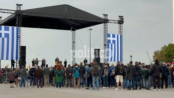 “The Bricklayer”: Ο Άκης Σακελλαρίου στον ρόλο έλληνα υπουργού - CIA, ομιλίες και διαδηλώσεις στην Αριστοτέλους (pics)