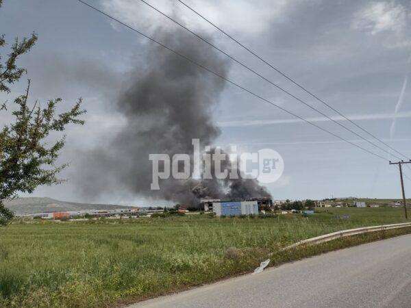Θεσσαλονίκη - Ωραιόκαστρο: Στις φλόγες εγκαταλελειμμένο εργοστάσιο στη Συμμαχική Οδό (pics & vid)