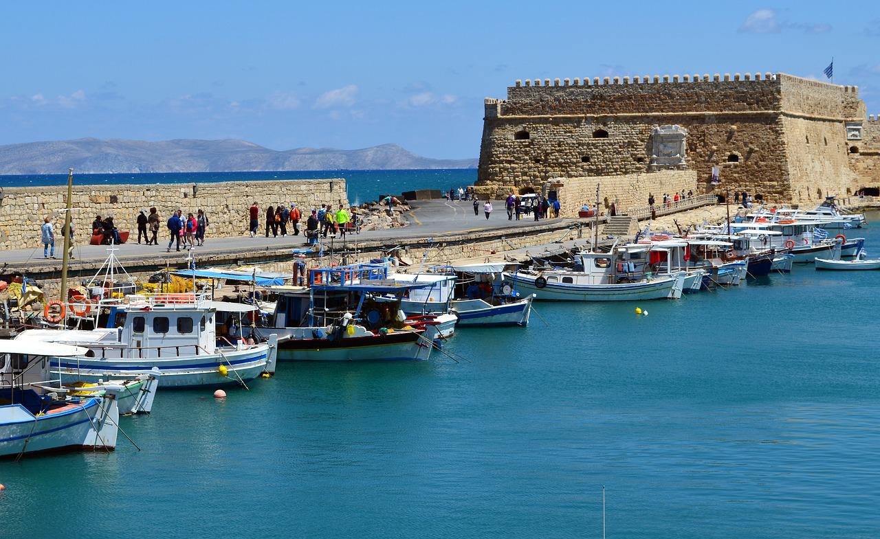 Ηράκλειο: Στις 5 Ιουνίου θα καθαρίσουν εθελοντικά το ενετικό λιμάνι