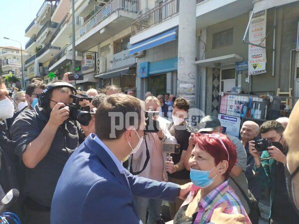 Θεσσαλονίκη: Με θερμούς εναγκαλισμούς έγινε δεκτός ο Τσίπρας στην Πολίχνη