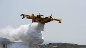 Αλεξανδρούπολη: Αύξηση των εναέριων πυροσβεστικών μέσων στην πυρκαγιά του Εθνικού Πάρκου Δαδιάς