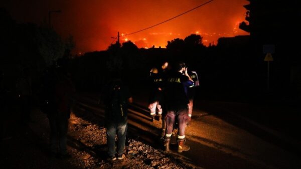 ΔΕΔΔΗΕ: Προβλήματα ηλεκτροδότησης λόγω της πυρκαγιάς