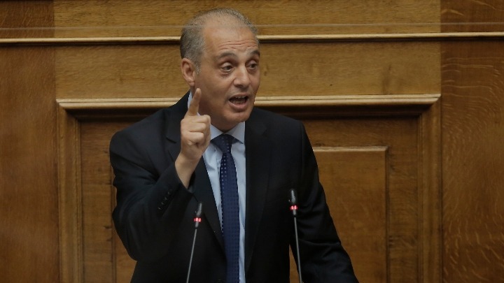 Κυρ. Βελόπουλος: Η κυβέρνηση προσπαθεί να θεραπεύσει τα προβλήματα με την ασπιρίνη των επιδομάτων