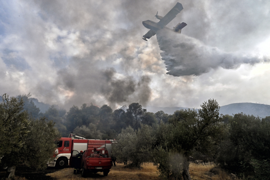 Συναγερμός στην Πυροσβεστική: Φωτιά στο Λαύριο