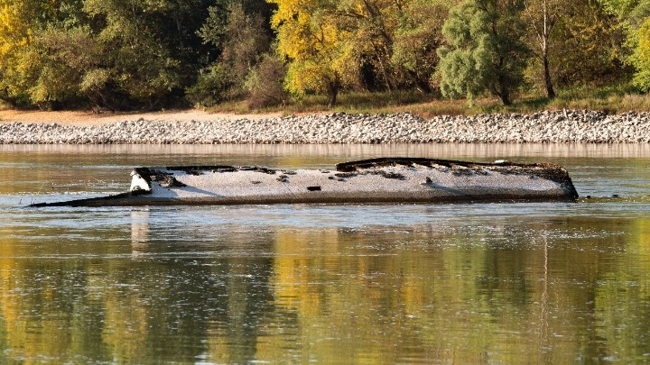 Εντυπωσιακό θέαμα: Η στάθμη του Δούναβη πέφτει και αποκαλύπτει γερμανικά πλοία από το 1944