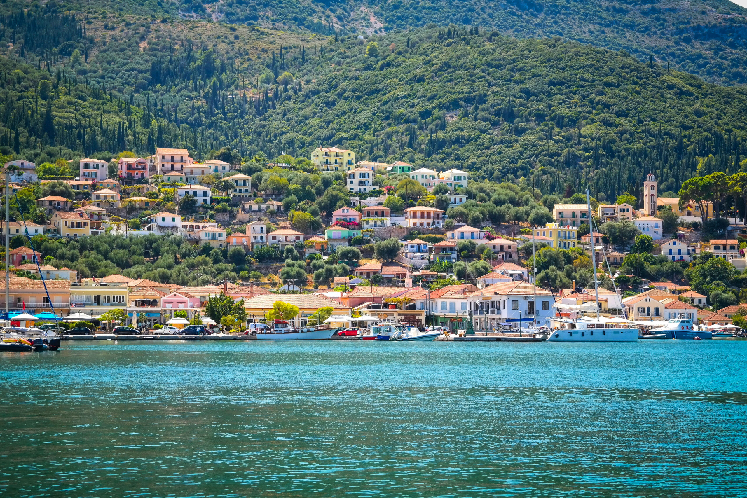 Ιθάκη: Της χάλασαν το μηχανάκι, επειδή τους διέκοψε και τους έδιωξε την ώρα που ερωτοτροπούσαν στον δρόμο