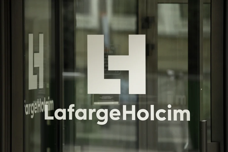 Πρόστιμο εκατομμυρίων στη Lafarge: Ο γαλλικός κολοσσός τσιμέντου υποστήριζε τον ISIS στη Συρία