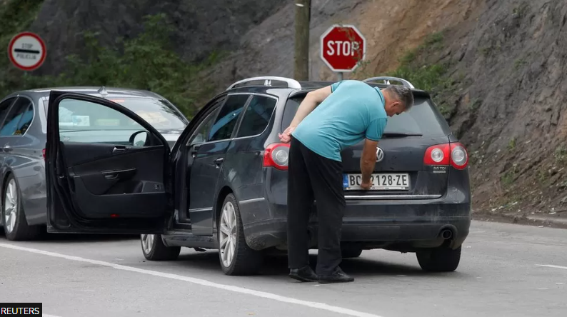 Μεγάλη ανακούφιση από την αποκλιμάκωση της έντασης – Σερβία και Κόσοβο συμφώνησαν για τις πινακίδες