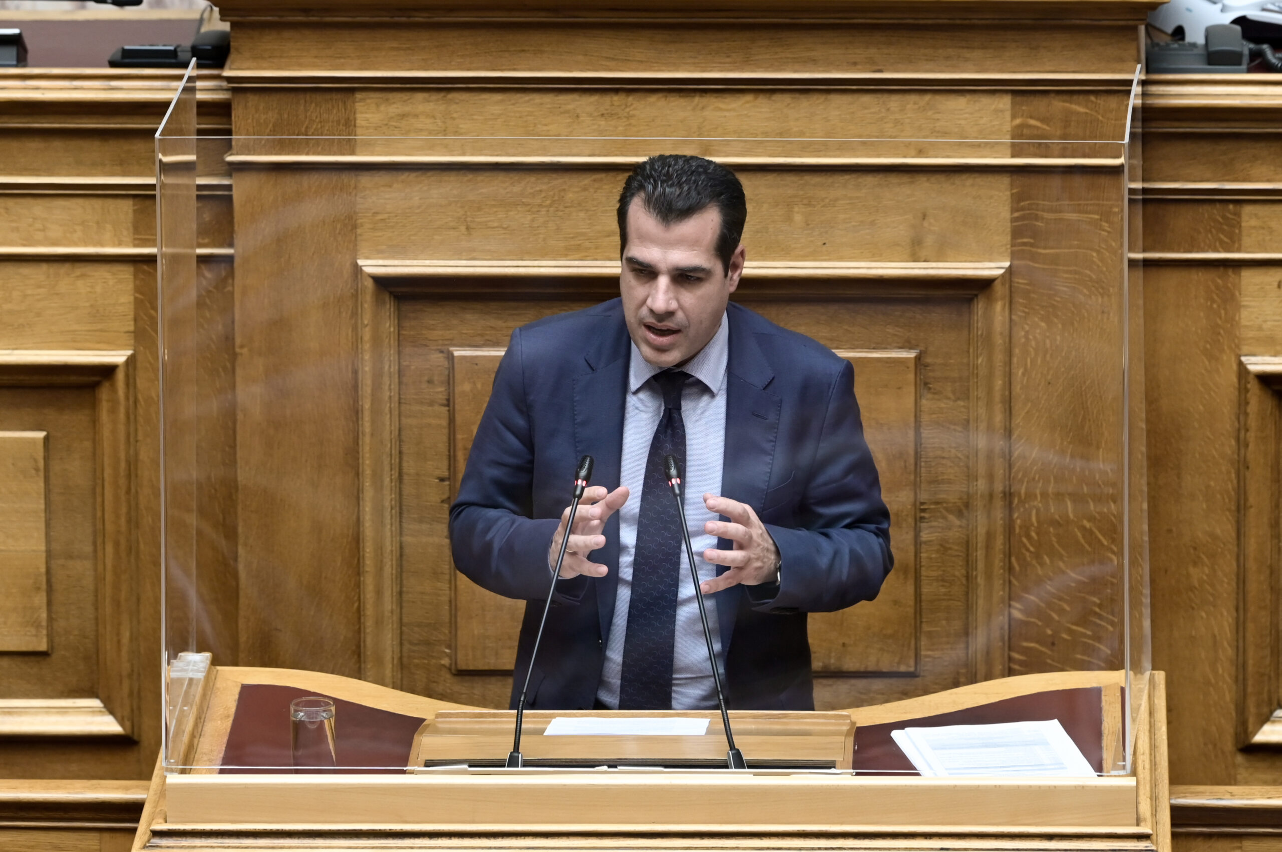 Πλεύρης: Υπό αυστηρά υγειονομικά μέτρα η επιστροφή των ανεμβολίαστων υγειονομικών