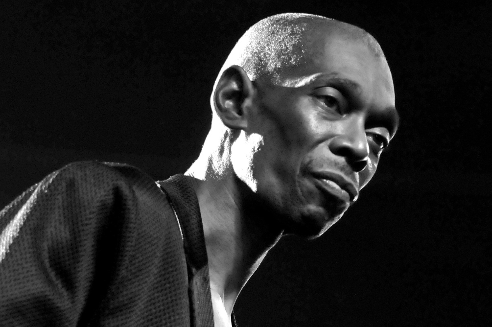 Πέθανε ο Maxi Jazz, ο τραγουδιστής των «Faithless»