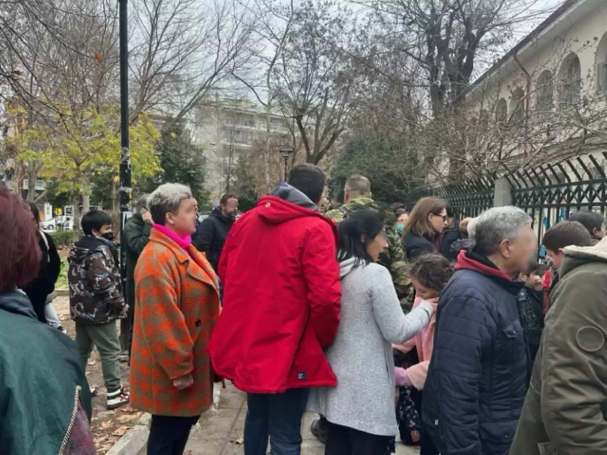 Θεσσαλονίκη: Συγκλονιστική καταγγελία για απόπειρα απαγωγής 12χρονου έξω από σχολείο