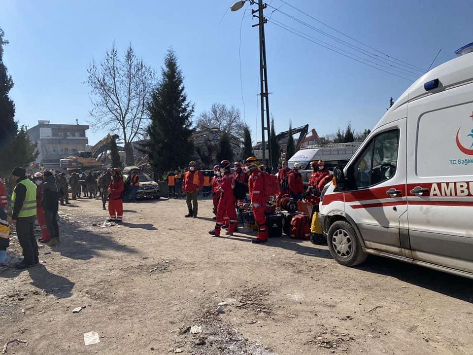 Τουρκία: Με χειροκροτήματα υποδέχθηκαν οι Τούρκοι τους Έλληνες εθελοντές διασώστες (ΒΙΝΤΕΟ)