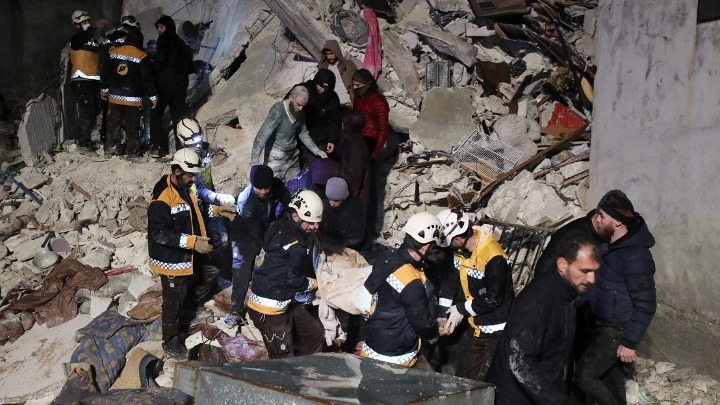  Τουλάχιστον 7.266 οι νεκροί από τους σεισμούς - Συνεχίζονται οι επιχειρήσεις διάσωσης