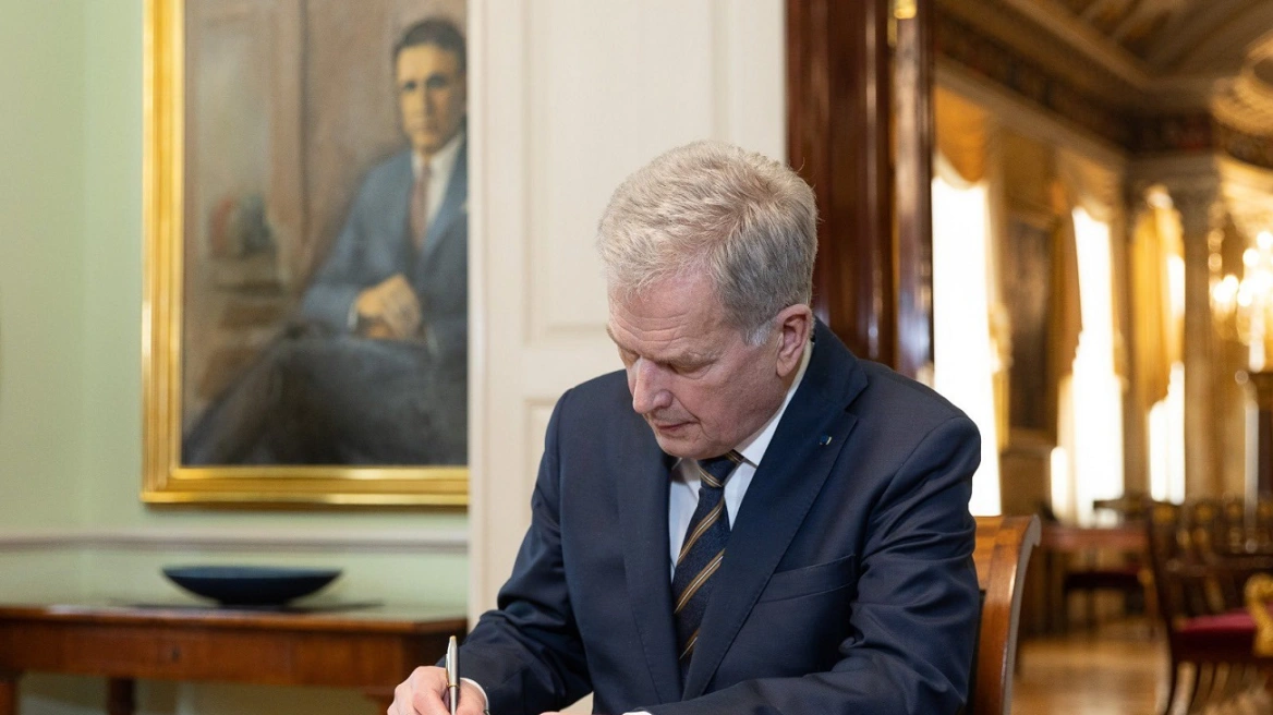 Όλο και πιο κοντά στο ΝΑΤΟ η Φινλανδία - Υπογράφηκε ο νόμος από τον πρόεδρο της χώρας