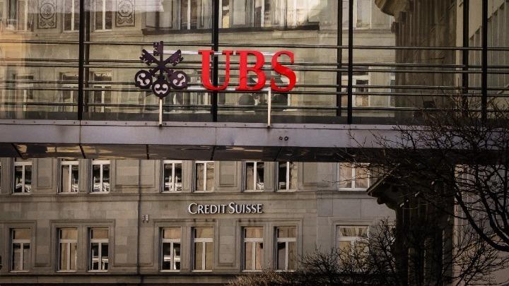 Η UBS συμφώνησε να αγοράσει την Credit Suisse για περισσότερα από δύο δισεκ. δολάρια