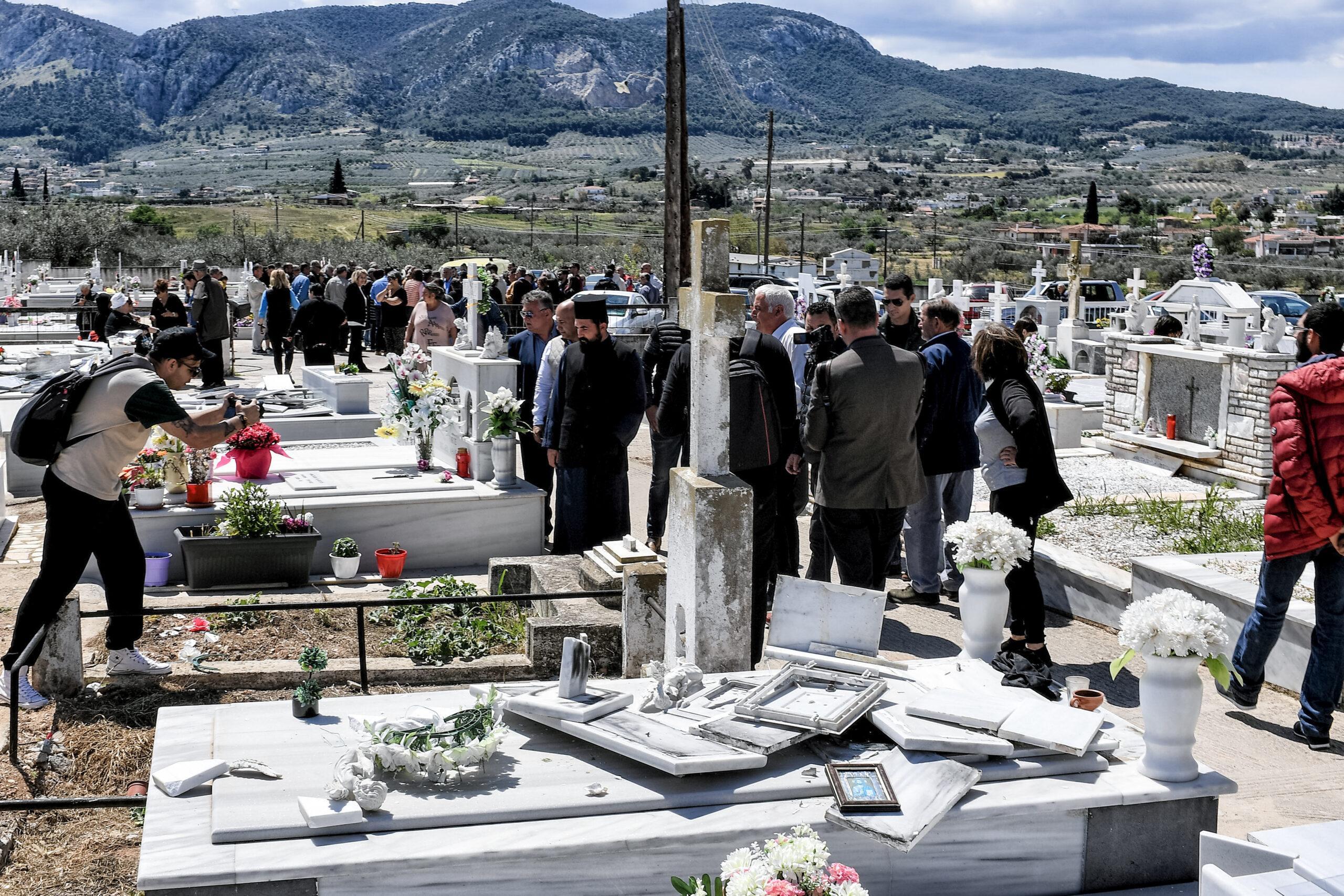 Η ανακοίνωση της ΕΛ.ΑΣ. για τους βανδαλισμούς στο κοιμητήριο Εξαμιλίων στην Κόρινθο