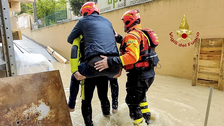 Βιβλική καταστροφή στην Ιταλία – Στους 13 οι νεκροί από πλημμύρες (ΕΙΚΟΝΕΣ & ΒΙΝΤΕΟ)