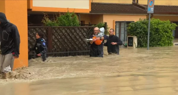 Σκηνικό αποκάλυψης σε Ιταλία και Κροατία: Πέντε νεκροί από πλημμύρες (ΕΙΚΟΝΕΣ)