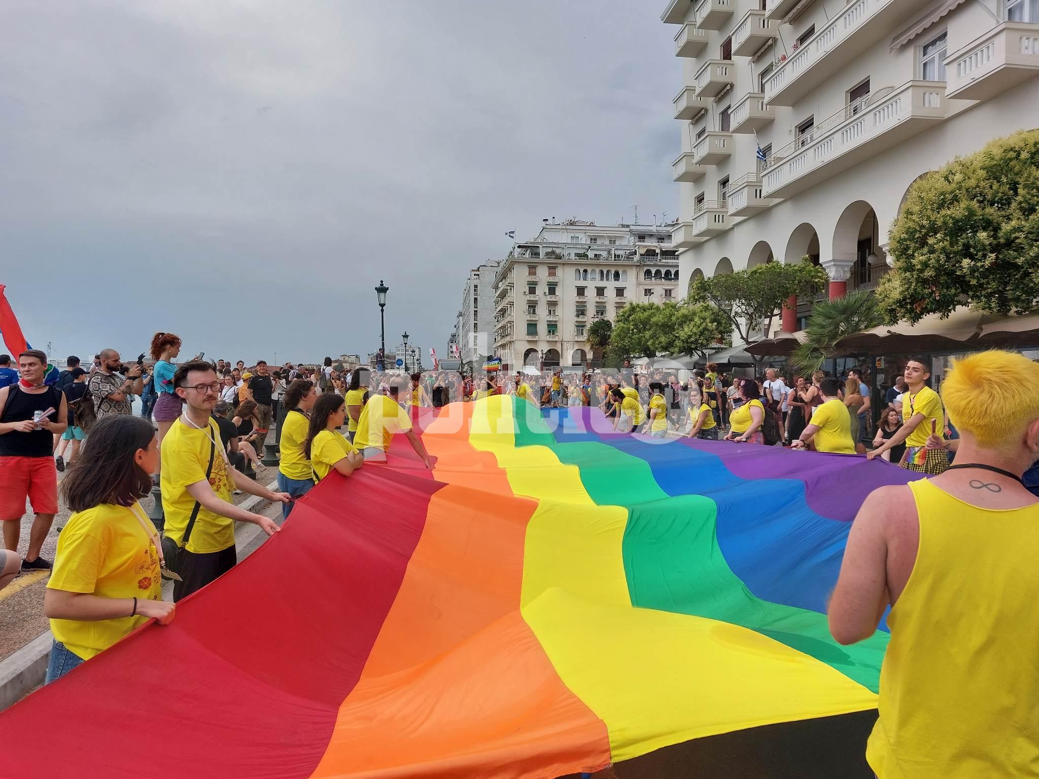 Thessaloniki Pride 2023: Πολύχρωμη βάφτηκε η πόλη με την «Παρέλαση Υπερηφάνειας» (ΕΙΚΟΝΕΣ & ΒΙΝΤΕΟ)