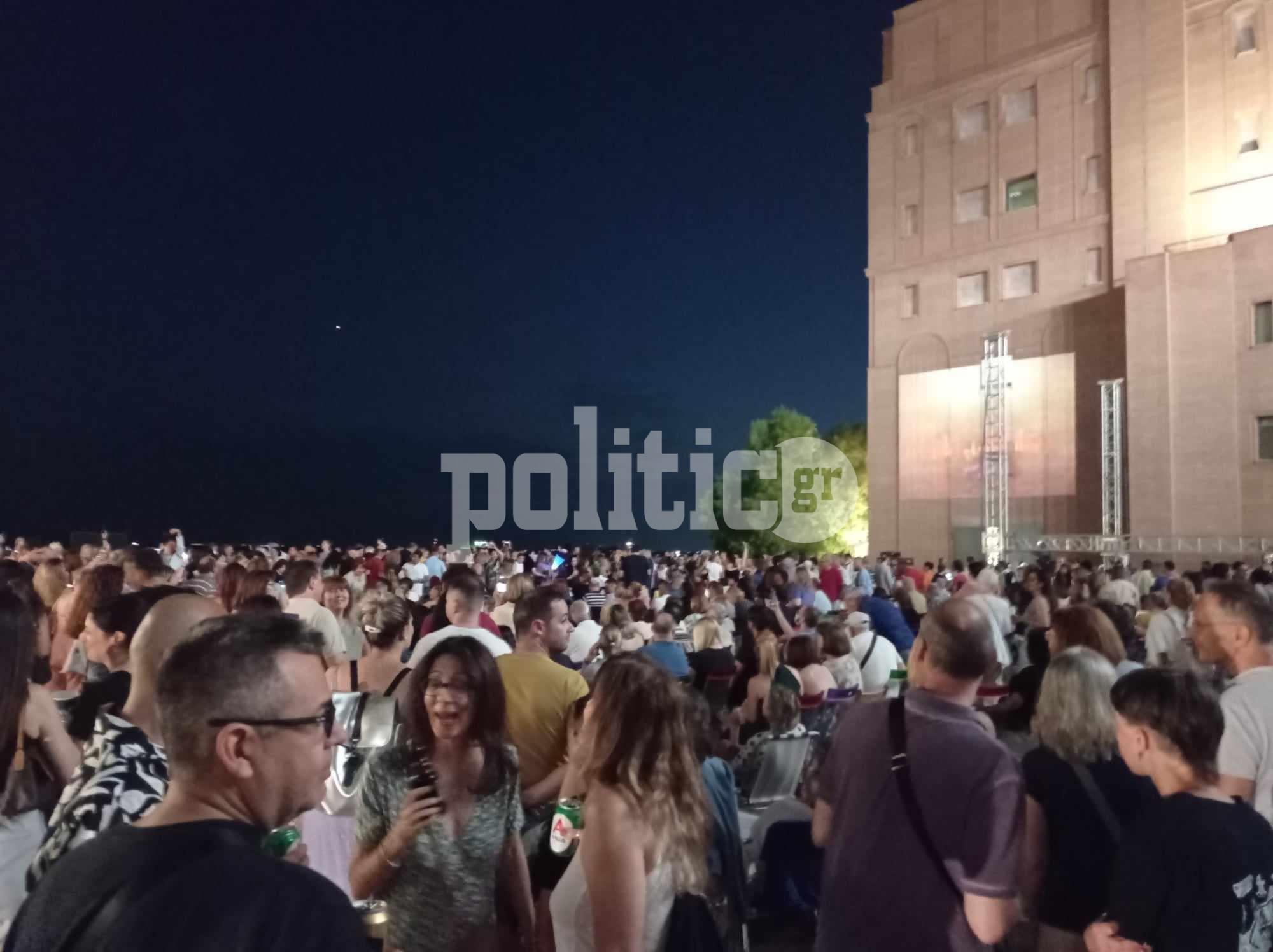 Θεσσαλονίκη: Σε ρυθμούς disco χόρεψαν στην υπαίθρια πλατεία του Μεγάρου Μουσικής (ΒΙΝΤΕΟ & ΦΩΤΟ)