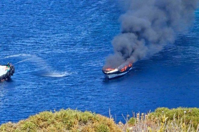 Κάλυμνος: Φωτιά σε σκάφος με τρεις επιβάτες