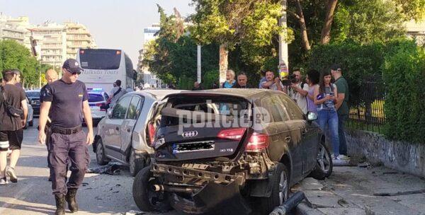 Θεσσαλονίκη: Ατύχημα - Λεωφορείο καταστρέφει πάνω από 10 σταθμευμένα αυτοκίνητα