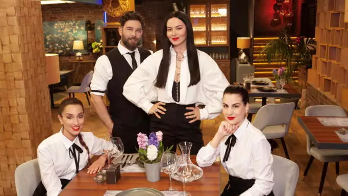 First Dates: Ο ταξιτζής Μάκης θα οδηγήσει την Έλενα σε μια ρομαντική πορεία;