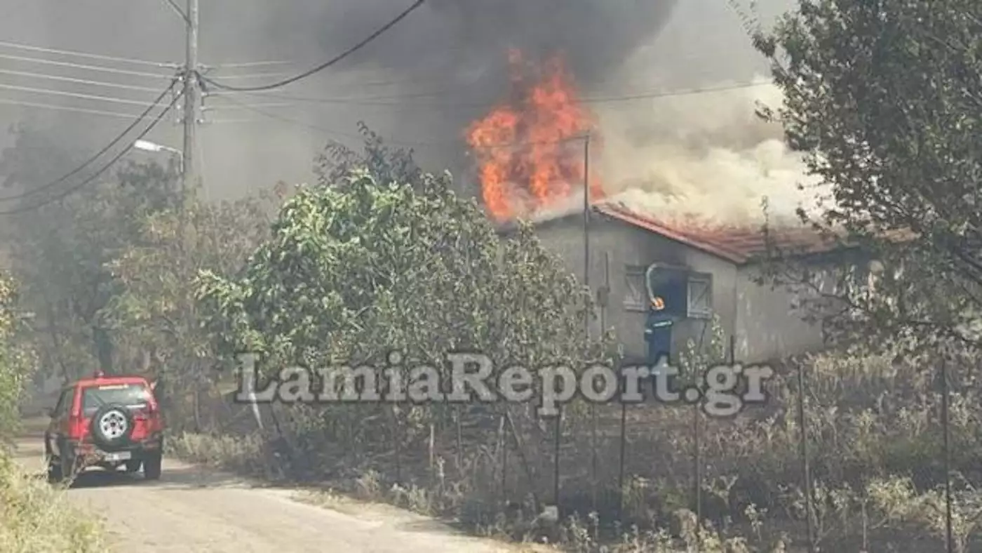 Εκκενώνεται το βόρειο τμήμα της Λαμίας