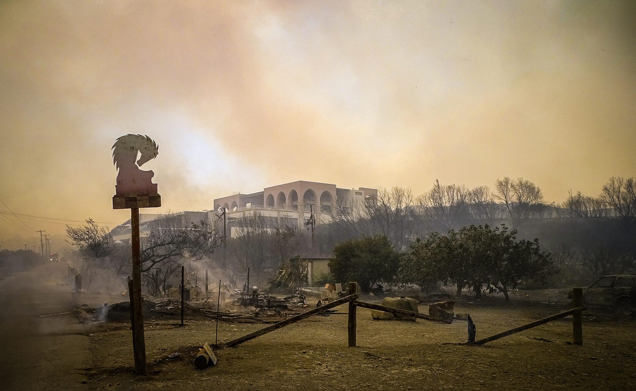 Φωτιά στη Ρόδο: Νέο μήνυμα 112 για εκκένωση των περιοχών Γεννάδι και Κιοτάρι – Ανησυχία για τη νύχτα