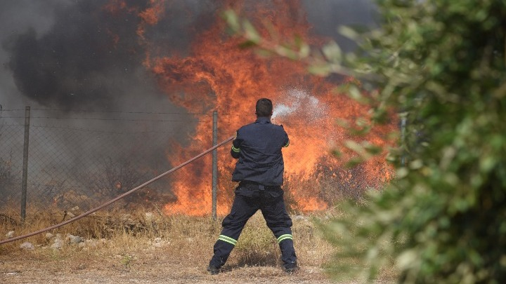 Συνεχίζεται ο αγώνας ενάντια στις αναζωπυρώσεις σε Έβρο και Ροδόπη