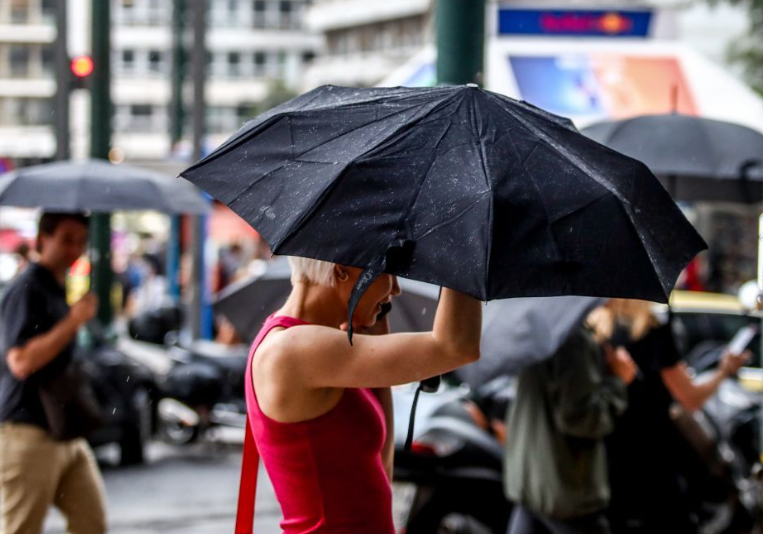 Καιρός σήμερα: Έρχονται βροχές και καταιγίδες – Μικρή πτώση της θερμοκρασίας