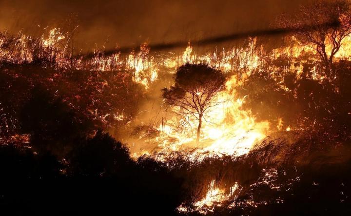 Ιταλία: Δύο νεκροί από τις δασικές πυρκαγιές στη βόρεια Σικελία