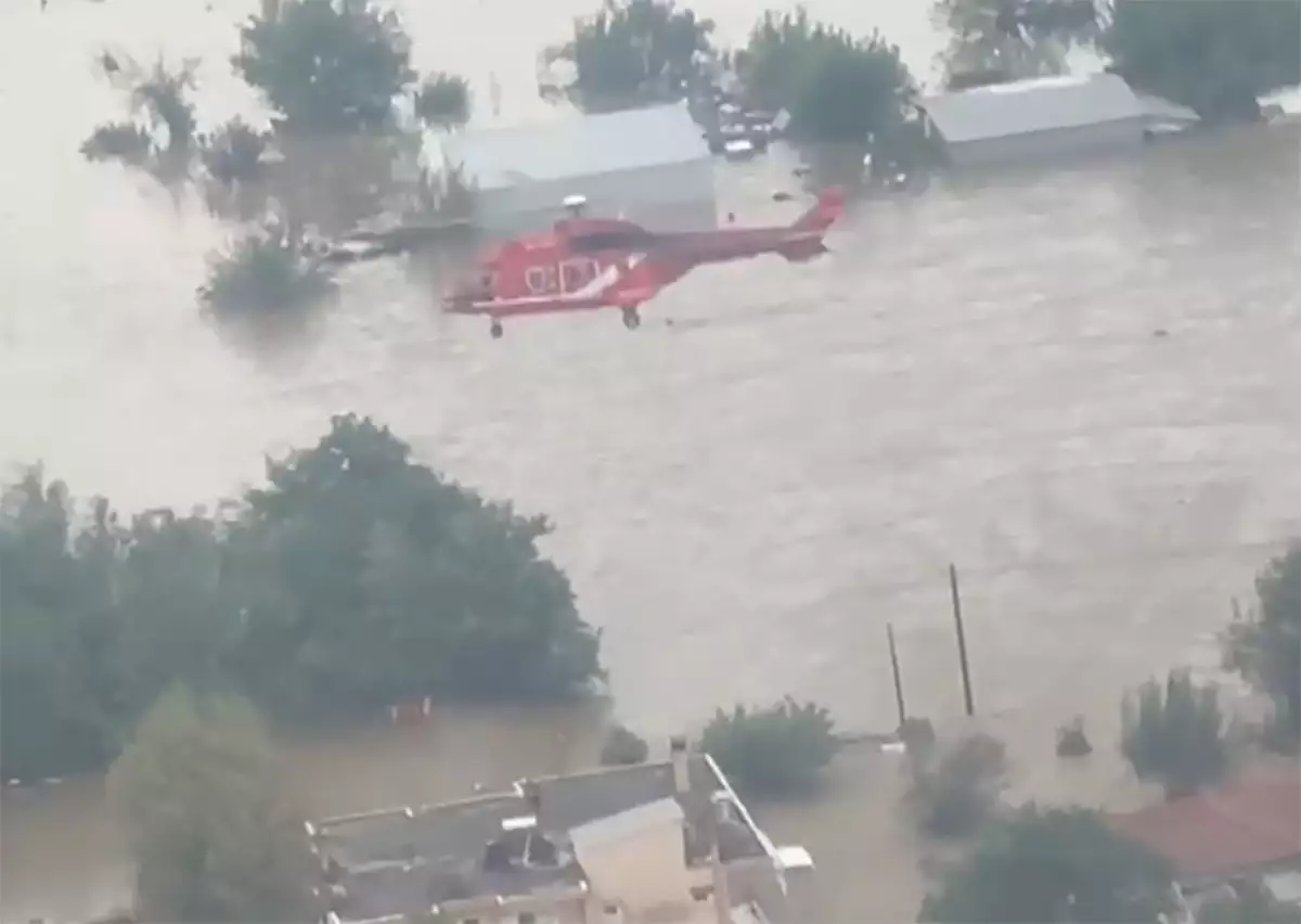 Κακοκαιρία Daniel: Απεγκλωβίζουν κόσμο με Chinook στην Καρδίτσα (ΒΙΝΤΕΟ)