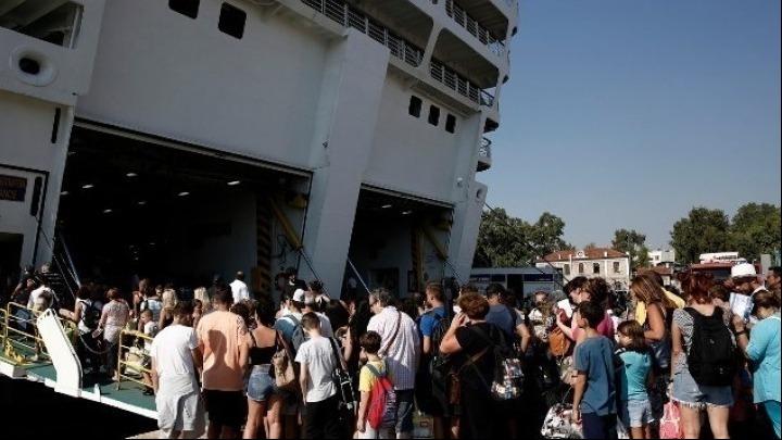 Περίπου 5,6 εκατομμύρια επιβάτες μεταφέρθηκαν από Πειραιά – Ραφήνα – Λαύριο το καλοκαίρι.