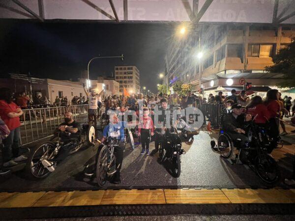 11ος Διεθνής Νυχτερινός Ημιμαραθώνιος Θεσσαλονίκης: Ξεκίνησε ο αγώνας των 21 χλμ. - Χιλιάδες οι συμμετοχές (ΒΙΝΤΕΟ)