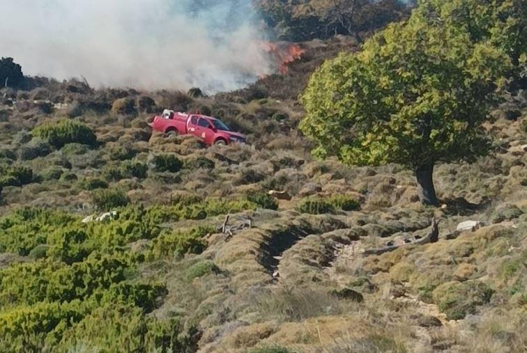 Δύο φωτιές σε Χανιά και Αστερούσια Όρη (vids)