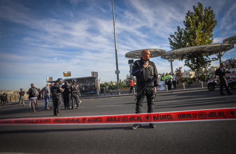 Τρομοκρατική επίθεση στην Ιερουσαλήμ: Μία νεκρή μετά από επίθεση ενόπλων εναντίον πεζών – Νεκροί οι δράστες, οκτώ τραυματίες